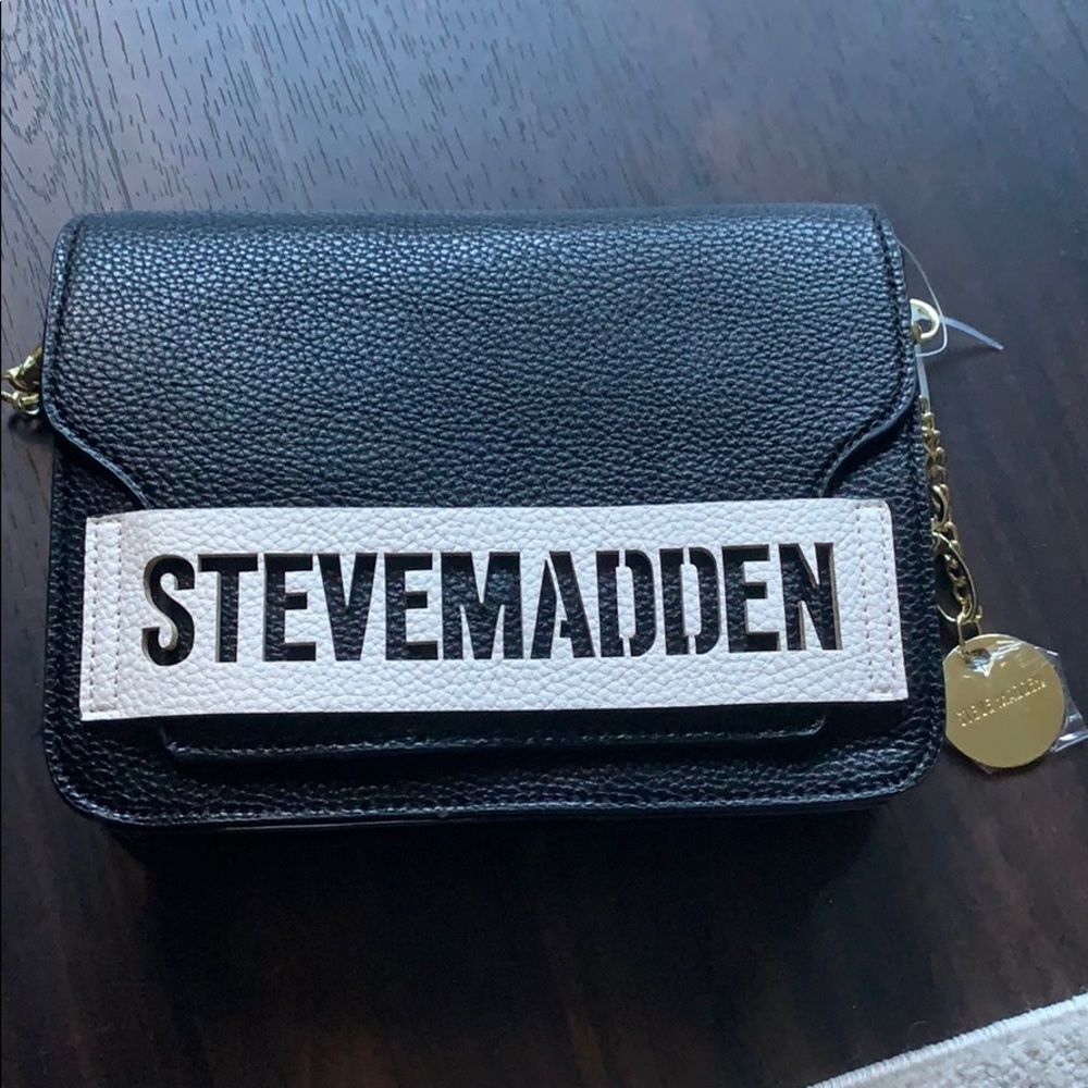 Steve Madden Purse with Gold Chain (Black & White)